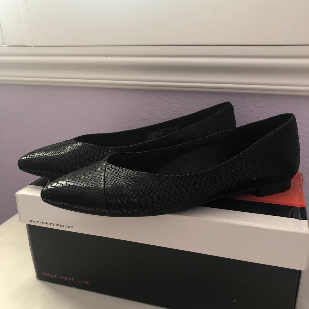 Black comfortable flats